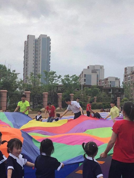 省委副书记、市委书记李炳军走访江西财大赣州总裁班学员企业旗下幼儿园528.jpg