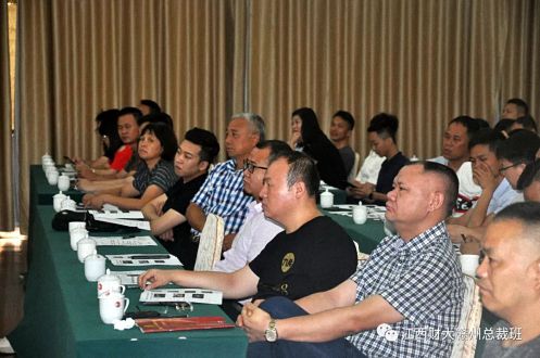 江西财经大学第一百零六届高管论坛(赣州专场)隆重举行1231.jpg 江西财经大学第一百零六届高管论坛(赣州专场)隆重举行1231.jpg