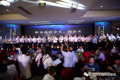 江西财大EMBA总裁班多名学员荣获改革开放40年南康家具榜样人物 444.jpg