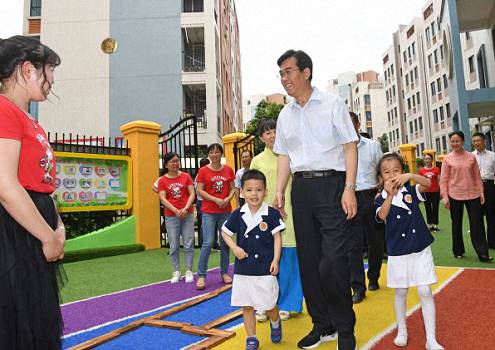 省委副书记、市委书记李炳军走访江西财大赣州总裁班学员企业旗下幼儿园229.jpg 省委副书记、市委书记李炳军走访江西财大赣州总裁班学员企业旗下幼儿园229.jpg