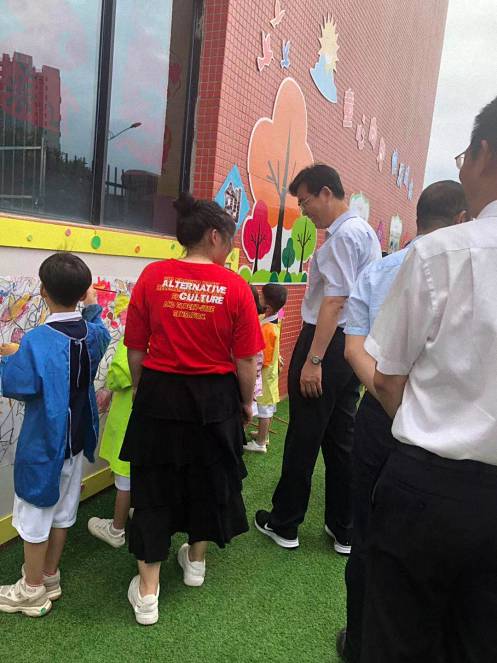 省委副书记、市委书记李炳军走访江西财大赣州总裁班学员企业旗下幼儿园380.jpg 省委副书记、市委书记李炳军走访江西财大赣州总裁班学员企业旗下幼儿园380.jpg