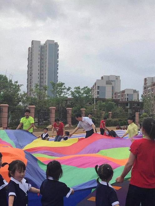 省委副书记、市委书记李炳军走访江西财大赣州总裁班学员企业旗下幼儿园528.jpg 省委副书记、市委书记李炳军走访江西财大赣州总裁班学员企业旗下幼儿园528.jpg